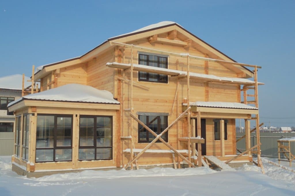 строительство дома из бруса зимой