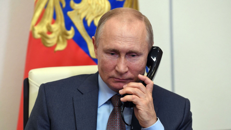 Путин поговорил по телефону с президентом Южной Осетии