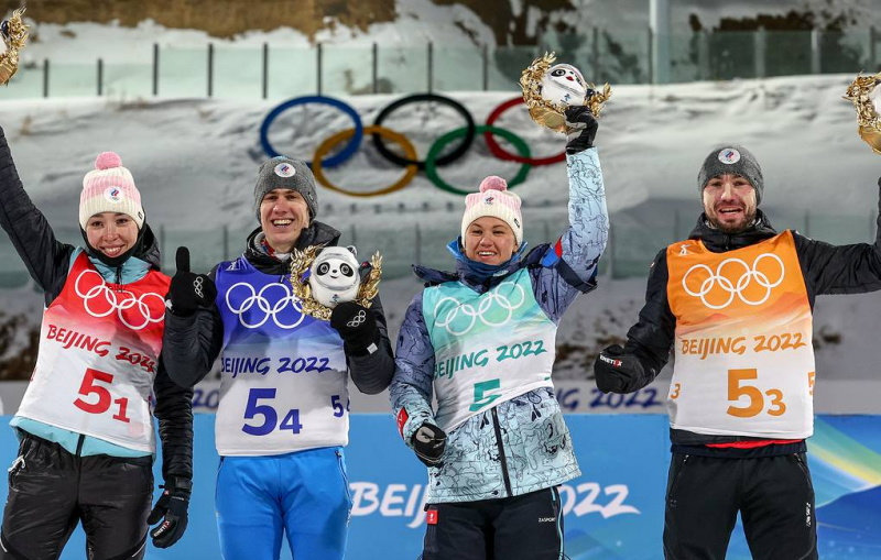 Сборная России по биатлону завоевала бронзу в смешанной эстафете на Олимпиаде в Пекине


