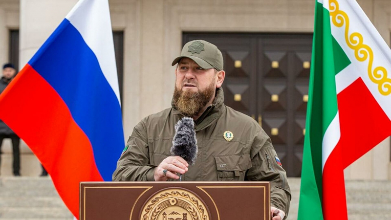 Путин присвоил Кадырову воинское звание генерал-лейтенанта