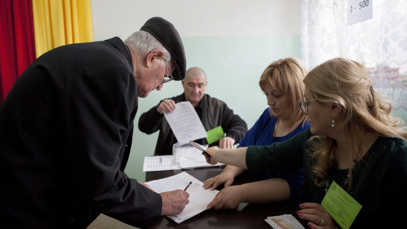 Бибилов проголосовал на президентских выборах в Южной Осетии