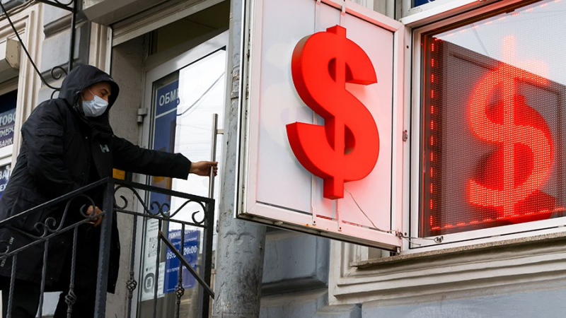 Центробанк понизил курс доллара на 8 апреля до 76,2 рубля