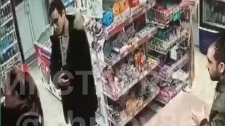 Мужчина напал с ножом на продавщицу томского магазина