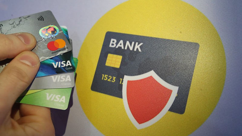 В сети появились предложения купить Visa и Mastercard иностранных банков