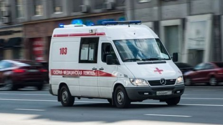 В Красноярске 4-летний мальчик выпал из окна, пока мать была в кафе