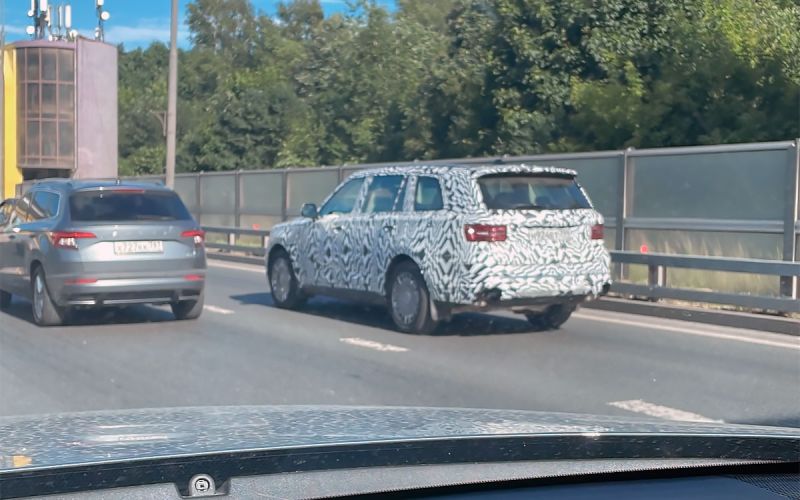 
            Внедорожник Aurus Komendant сфотографировали во время испытаний на дороге
        