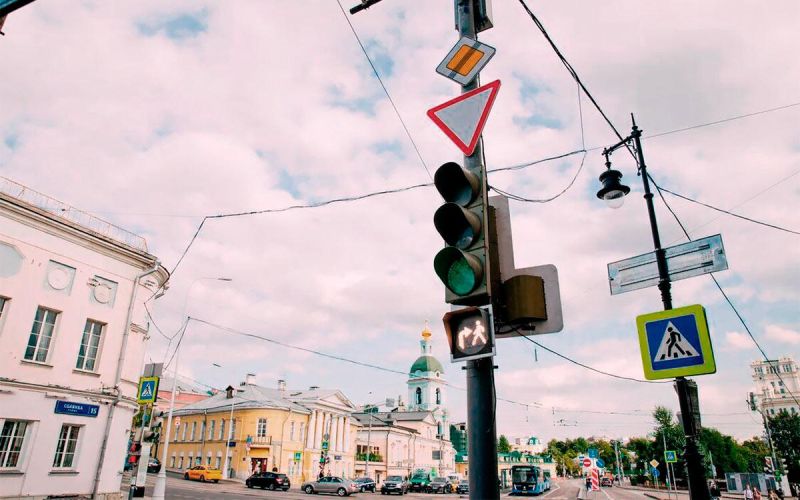 
            Белый пешеход и стрелка: в ГИБДД рассказали про новые светофоры
        