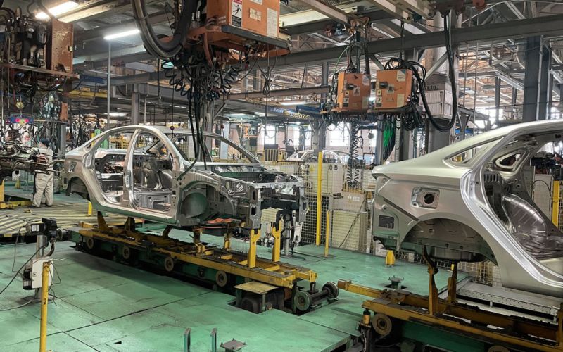 
            60 Lada Vesta в час, ABS, ESP: АвтоВАЗ назвал все производственные планы
        