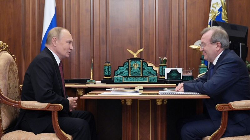 Путин поздравил нового главу РАН Красникова с избранием