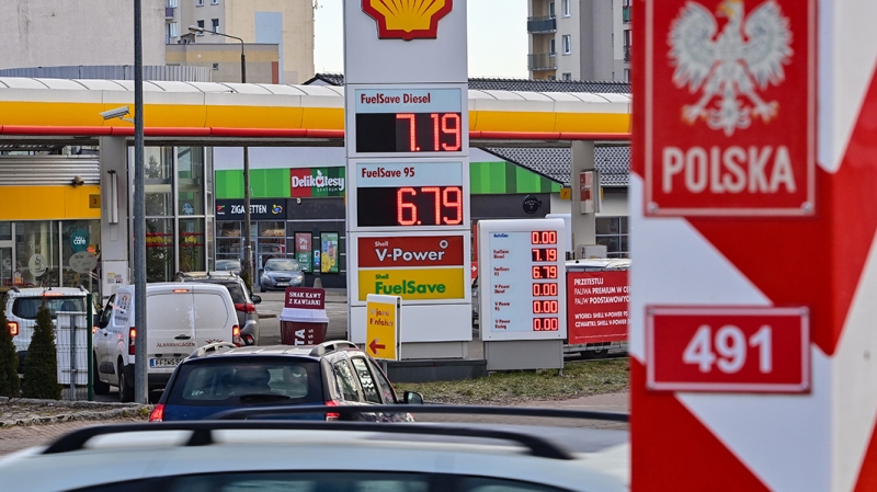 Эксперт увидел попытки Польши сорвать переговоры ЕС по потолку цен на нефть
