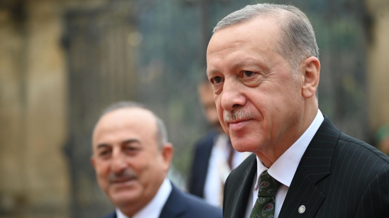 Эрдоган заявил, что не намерен оставлять друзей в своей партии