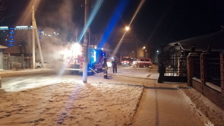 Семья из трех человек погибла при пожаре в Барнауле