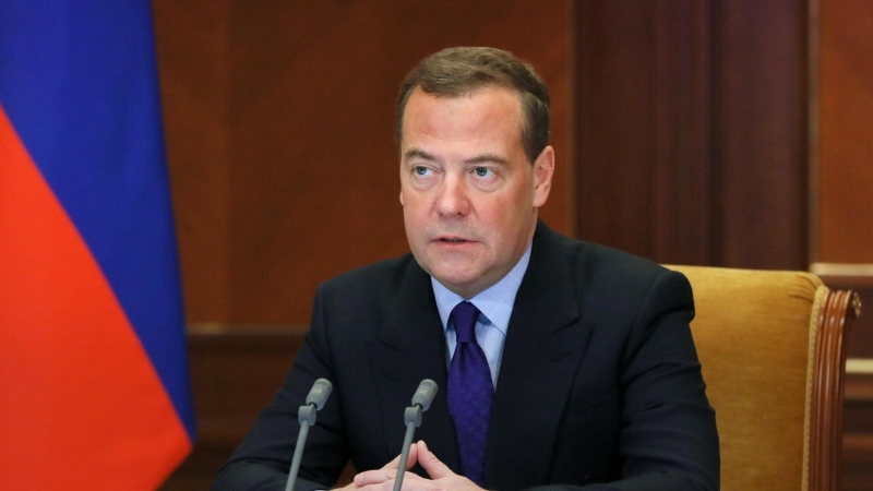 Жизнь в новых регионах будет благополучной и безопасной, заявил Медведев