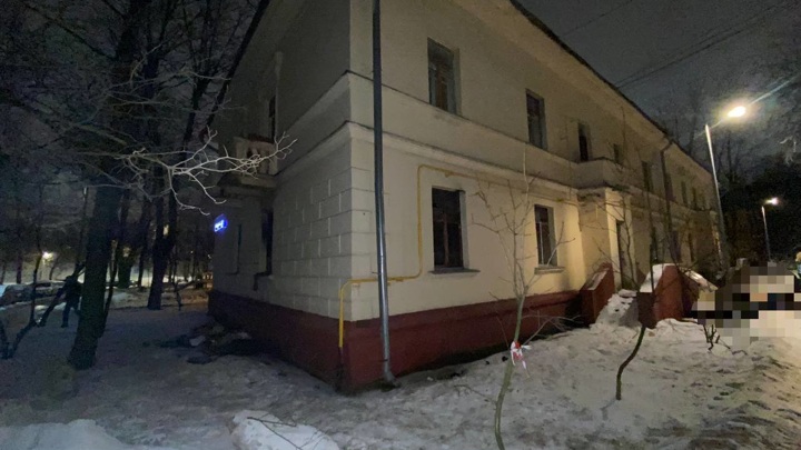 Двух убитых мужчин нашли в сгоревшей квартире в Москве