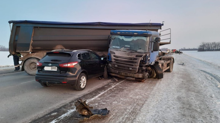 Один человек погиб в ДТП с грузовиком в Башкирии