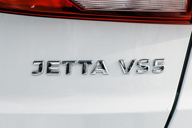 
            Параллельный. Тест-драйв Jetta VS5, о котором не знает Volkswagen
        