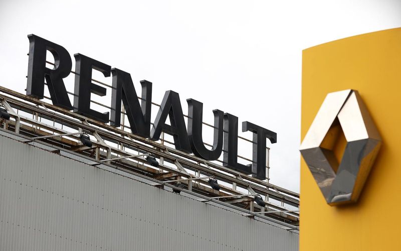 
            «Единственный рычаг — возврат в Россию». От Renault потребовали ₽8,5 млрд
        