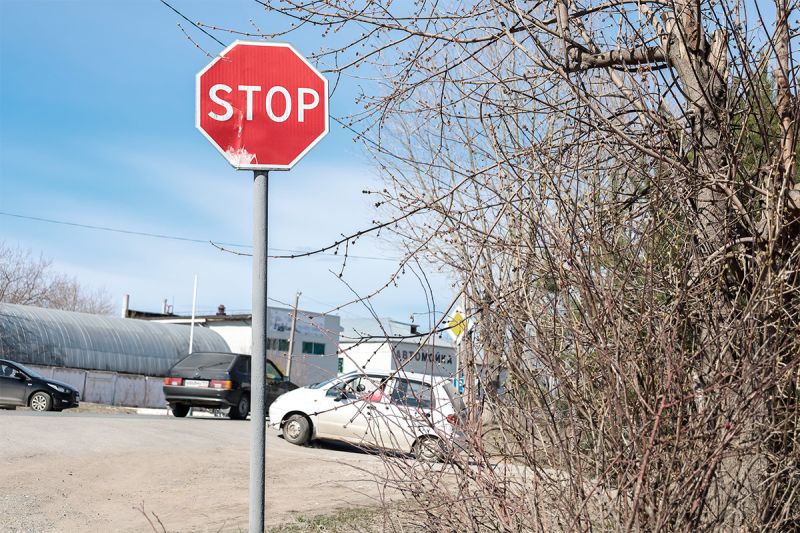 Где нужно остановиться перед знаком «Стоп» и когда грозит штраф