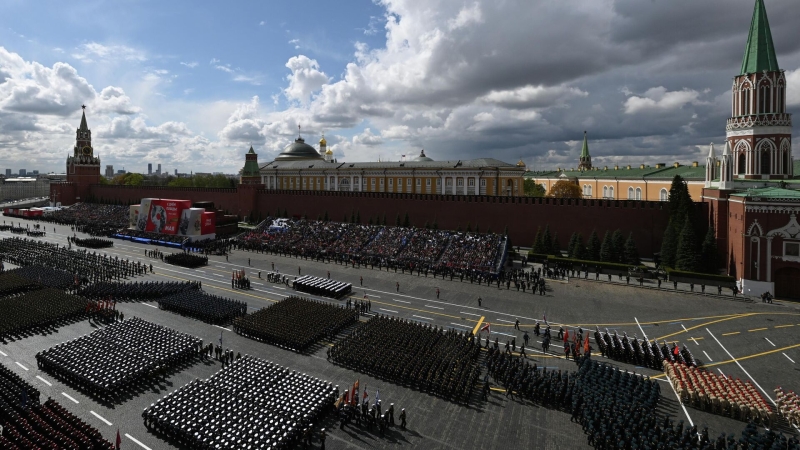 Путин провел беседу с прибывшим в Москву президентом Узбекистана