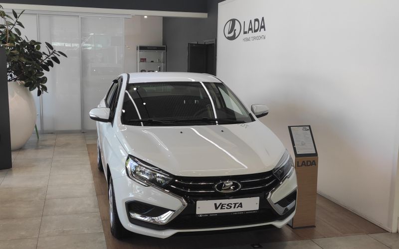 
            «Без допов никак». Почему Lada Vesta не купить по официальным ценам
        