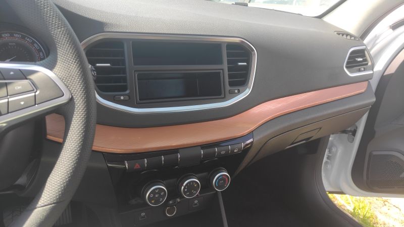 «Без допов никак». Почему Lada Vesta не купить по официальным ценам