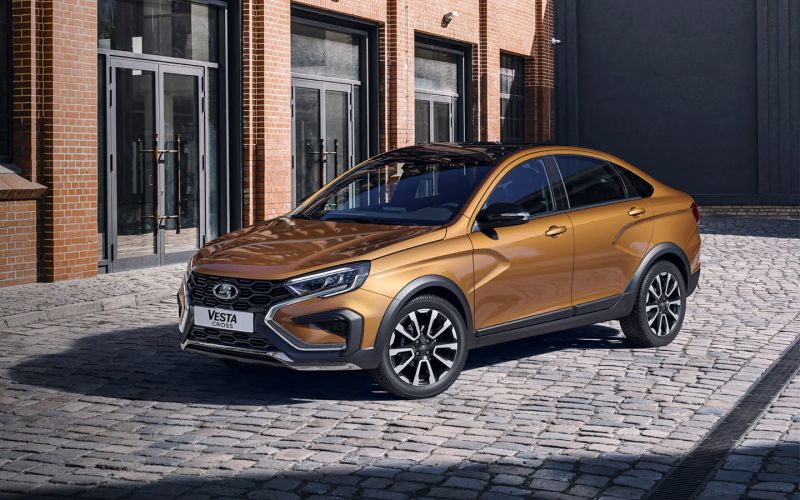 
            «Без допов никак». Почему Lada Vesta не купить по официальным ценам
        