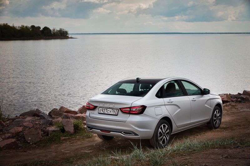 «Без допов никак». Почему Lada Vesta не купить по официальным ценам