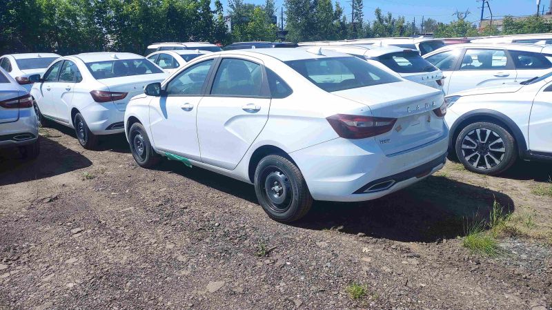 «Без допов никак». Почему Lada Vesta не купить по официальным ценам