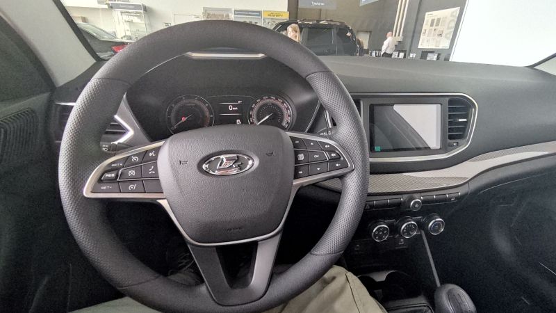 
            Дилеры объяснили завышенные цены на Lada Vesta дефицитом и допами
        