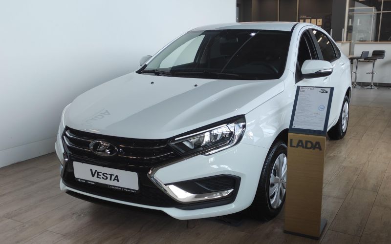 
            Дилеры объяснили завышенные цены на Lada Vesta дефицитом и допами
        