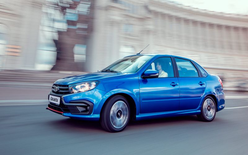 
            Lada Iskra вместо Granta и запуск X-Cross 5: главные автоновости ПМЭФ
        