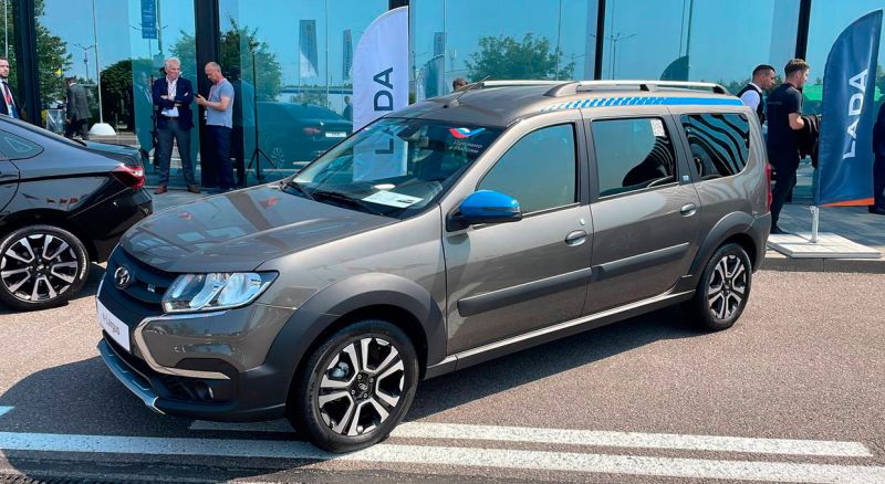 
            Lada Iskra вместо Granta и запуск X-Cross 5: главные автоновости ПМЭФ
        