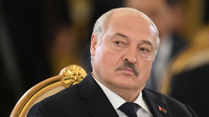 Лукашенко: голову Европы кладут на ядерную гильотину