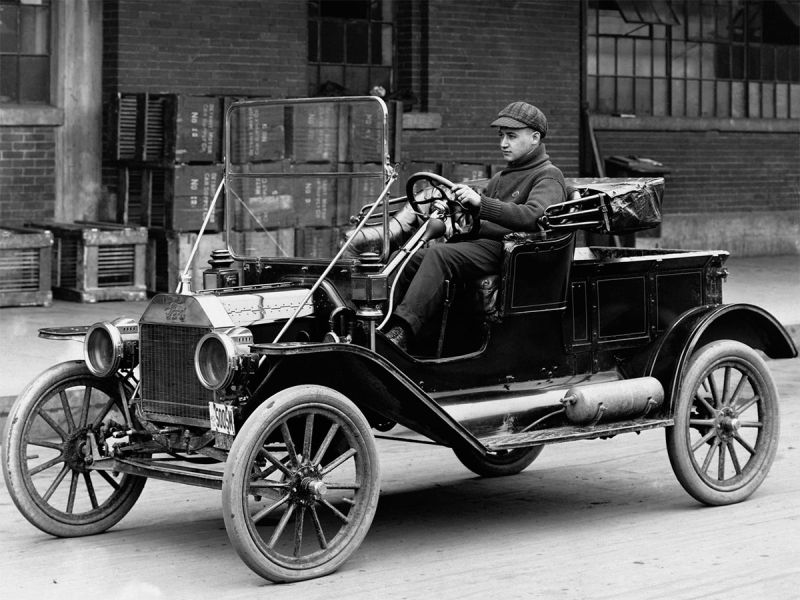 
            Машины для Бонни и Клайда, Мэла Гибсона и ГИБДД: Ford исполнилось 120 лет
        