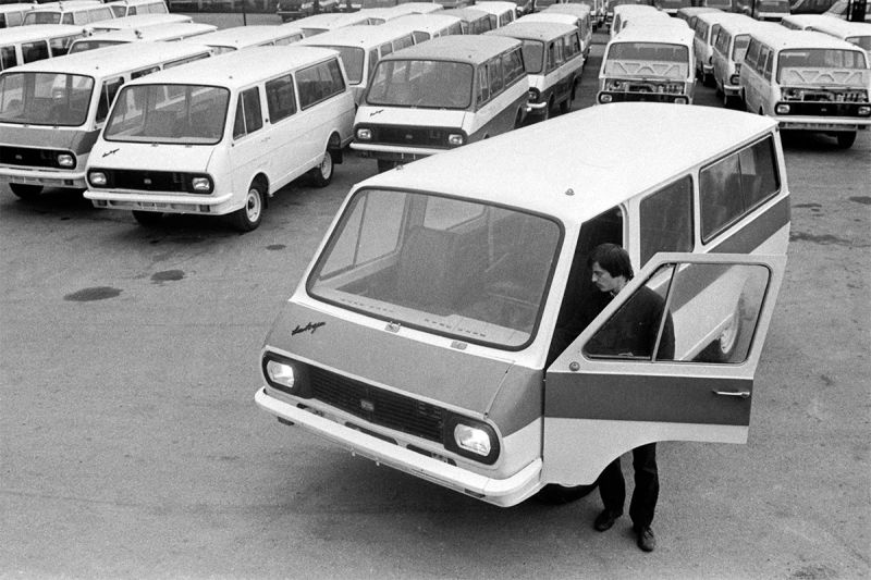 
            Не одним «Москвичом». Какие еще советские автобренды хотят возродить
        