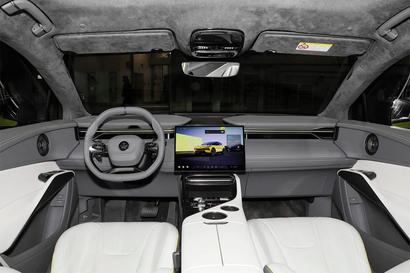 
            В России появился кроссовер Lotus Eletre S
        