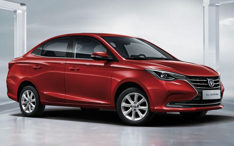 
            Дилеры снизили цены на Lada Vesta после предупреждения АвтоВАЗа
        