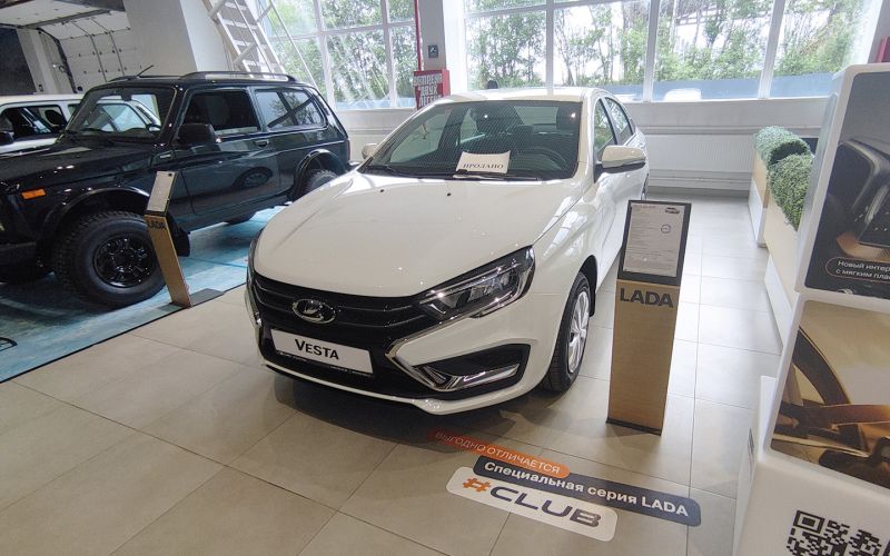 
            Дилеры снизили цены на Lada Vesta после предупреждения АвтоВАЗа
        