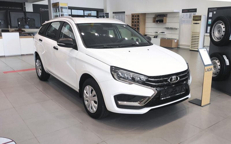 
            Дилеры снизили цены на Lada Vesta после предупреждения АвтоВАЗа
        