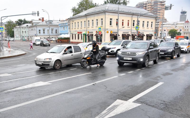 
            Новый штраф, подорожание бензина и некомплектные Lada: новости недели
        