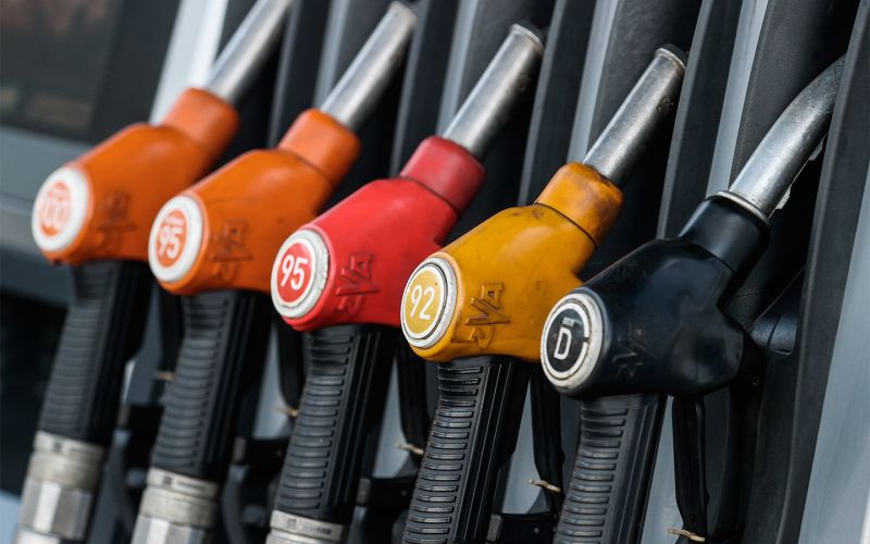 
            В России потребовали провести массовые проверки всех АЗС. Что случилось
        