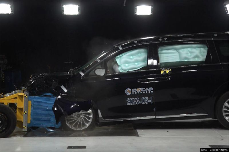 
            8 новинок российского авторынка разбили в краш-тестах. Видео и результаты
        