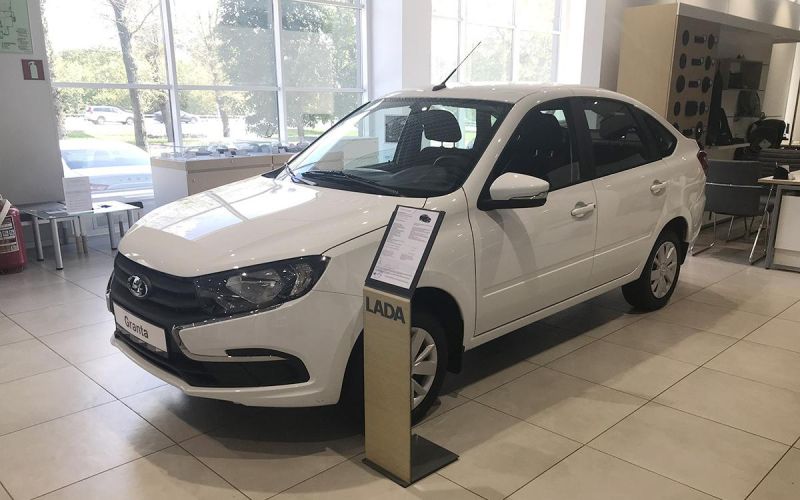 АвтоВАЗ поднял цены на некоторые комплектации Lada Vesta и Niva