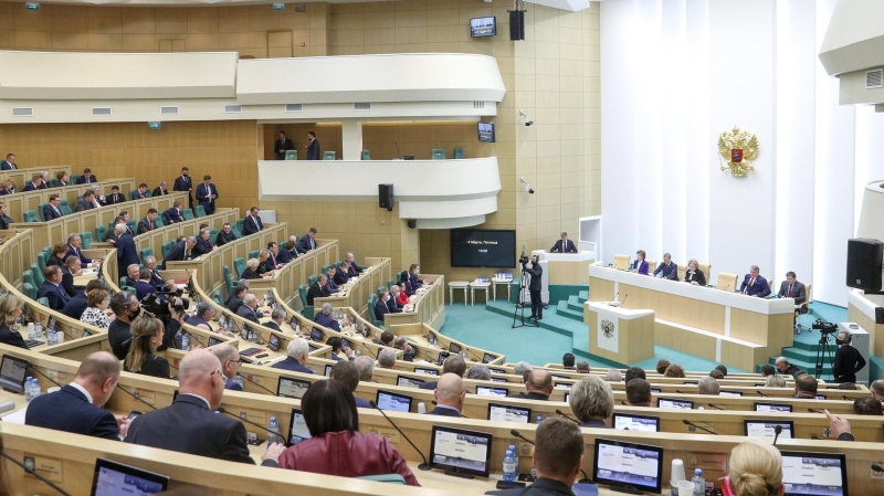 Путин наградил сотрудников аппарата Совфеда за безупречную госслужбу