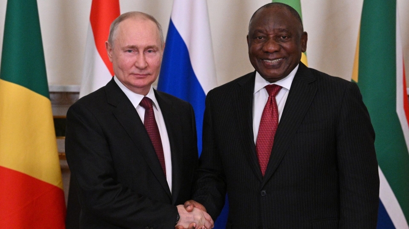 Путин поговорил по телефону с президентом ЮАР Рамафосой