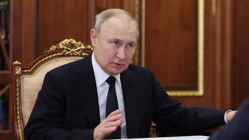 Путин проводит встречу с Сальдо