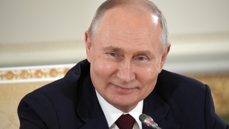 Винокур на вручении госнаграды отметил хорошую физическую форму Путина
