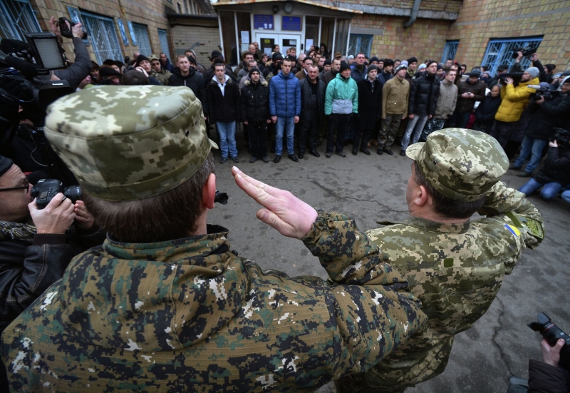 Последний шанс Зеленского. Из кого Киев формирует украинский "фольксштурм"