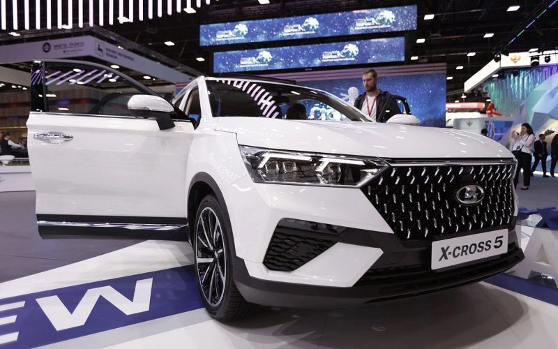 
            Президент АвтоВАЗа назвал сроки начала продаж кроссовера Lada X-Cross 5
        