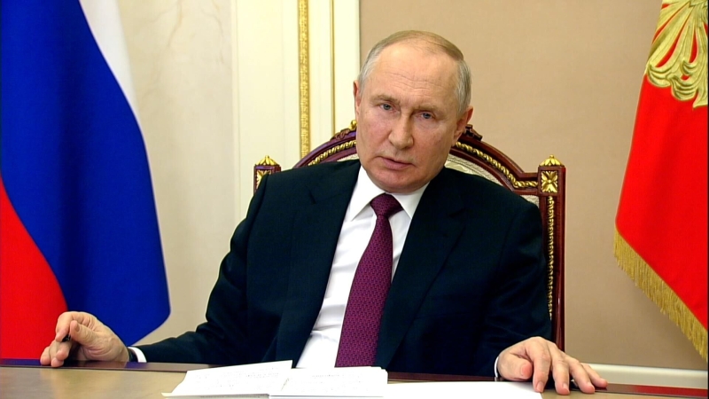 Путин разрешил главе МВД использовать самолеты СЛО "Россия"